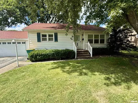 1462 Willard St, Galesburg, IL 61401