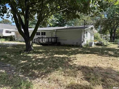 208 S Vollentine Ave, Taylorville, IL 62568