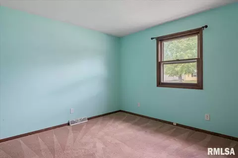Bedroom - 2708 Delaware Dr, Springfield, IL 62702 photo 4 of 7