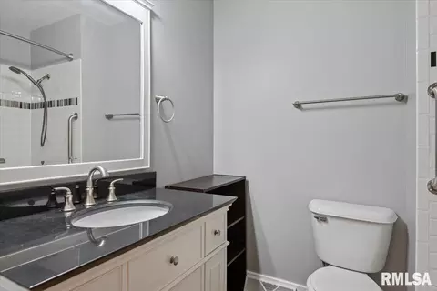 Bath - 2708 Delaware Dr, Springfield, IL 62702 photo 1 of 2