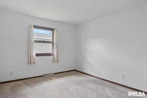 Bedroom - 2708 Delaware Dr, Springfield, IL 62702 photo 6 of 7