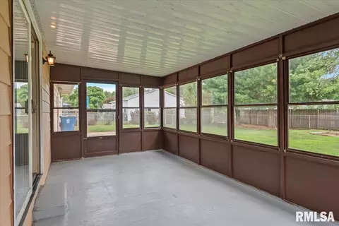 Exterior - 2708 Delaware Dr, Springfield, IL 62702 photo 2 of 5