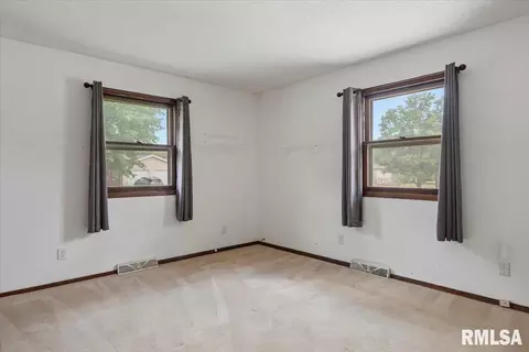 Bedroom - 2708 Delaware Dr, Springfield, IL 62702 photo 1 of 7