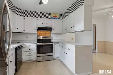 Kitchen - 2708 Delaware Dr, Springfield, IL 62702 photo 3 of 3