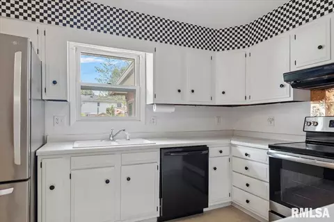 Kitchen - 2708 Delaware Dr, Springfield, IL 62702 photo 1 of 3