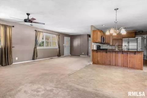 Living - 314 S Enterprise St, Greenview, IL 62642 photo 3 of 3