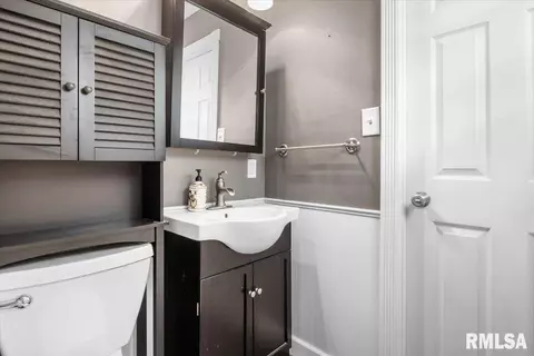 Bath - 314 S Enterprise St, Greenview, IL 62642 photo 1 of 2
