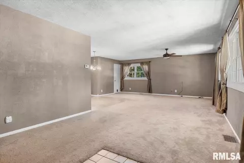 Living - 314 S Enterprise St, Greenview, IL 62642 photo 1 of 3