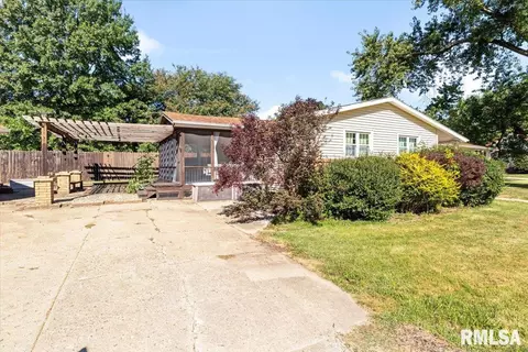 Exterior - 314 S Enterprise St, Greenview, IL 62642 photo 5 of 7