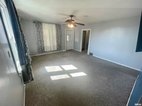 Living - 1022 Sheldon St, Cornland, IL 62519 photo 2 of 2