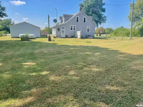 Exterior - 1022 Sheldon St, Cornland, IL 62519 photo 2 of 4