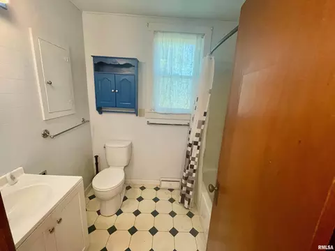 Bath - 1022 Sheldon St, Cornland, IL 62519 photo 2 of 2