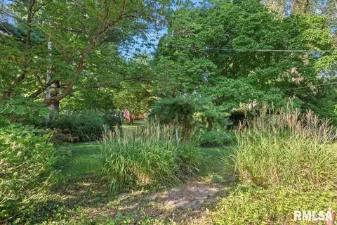 Exterior - 122 Circle Dr, Springfield, IL 62703 photo 7 of 13