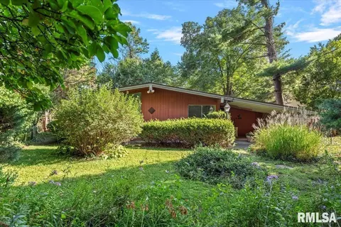 Exterior - 122 Circle Dr, Springfield, IL 62703 photo 9 of 13