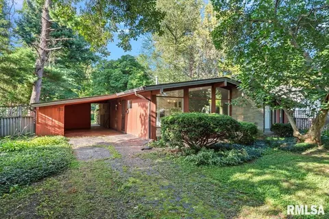 122 Circle Dr, Springfield, IL 62703