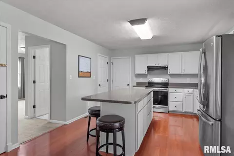 3700 Viking Blvd, Springfield, IL 62712 photo 14