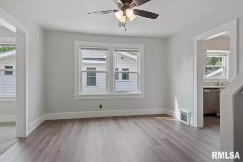 2033 S Spring St, Springfield, IL 62704 photo 8
