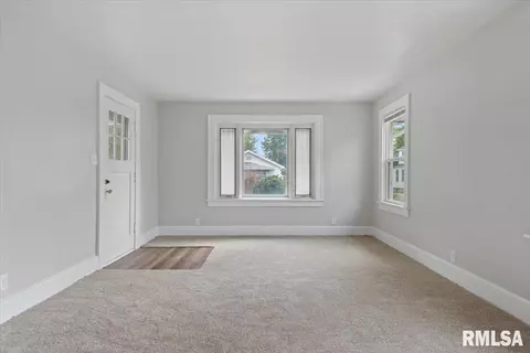 2033 S Spring St, Springfield, IL 62704 photo 6