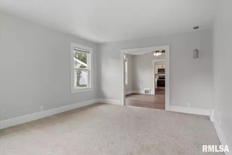 2033 S Spring St, Springfield, IL 62704 photo 4
