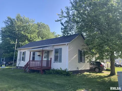 812 S Chambers St, Galesburg, IL 61401