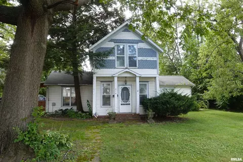 614 S Broad St, Knoxville, IL 61448
