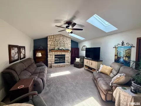 2512 Charlack Ave, Springfield, IL 62704 photo 4