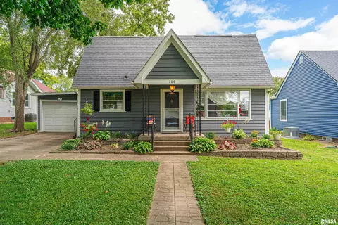 109 Buttell St, Elkhart, IL 62634