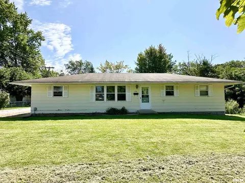 250 E Adams St, Virginia, IL 62691