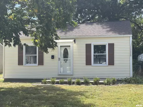 20 W Grand Ct, Springfield, IL 62704
