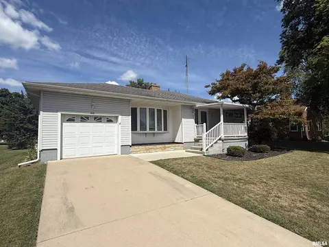 432 Luebbers St, Emden, IL 62635 photo 2