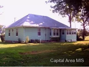 322 Main, Waggoner, IL 62572 photo 9