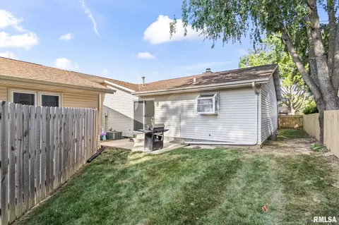 Exterior - 101 Astoria Rd, Springfield, IL 62704 photo 4 of 5
