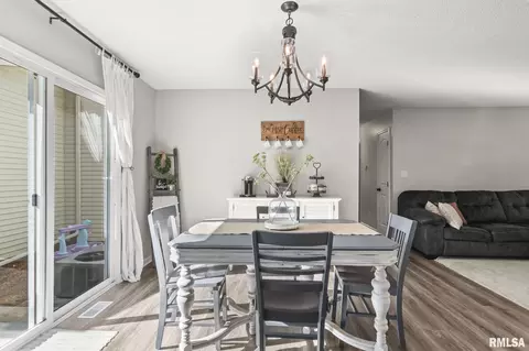 Dining - 101 Astoria Rd, Springfield, IL 62704 photo 1 of 4