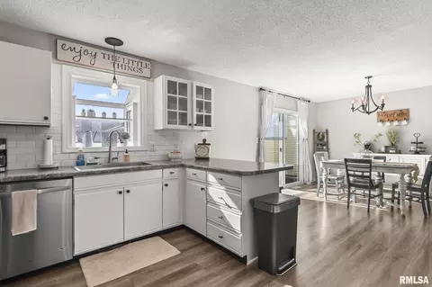 Kitchen - 101 Astoria Rd, Springfield, IL 62704 photo 3 of 4