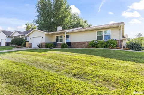 Exterior - 101 Astoria Rd, Springfield, IL 62704 photo 2 of 5