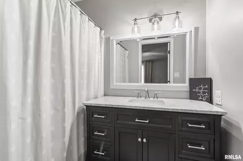Bath - 101 Astoria Rd, Springfield, IL 62704 photo 1 of 3