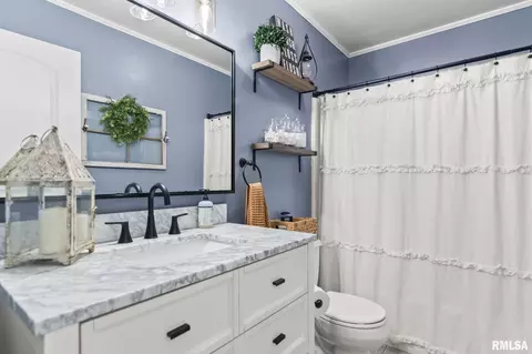 Bath - 101 Astoria Rd, Springfield, IL 62704 photo 3 of 3