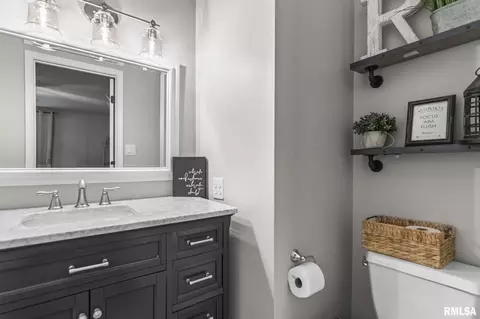 Bath - 101 Astoria Rd, Springfield, IL 62704 photo 2 of 3