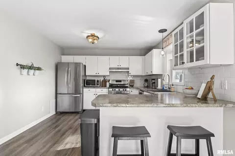 Kitchen - 101 Astoria Rd, Springfield, IL 62704 photo 2 of 4