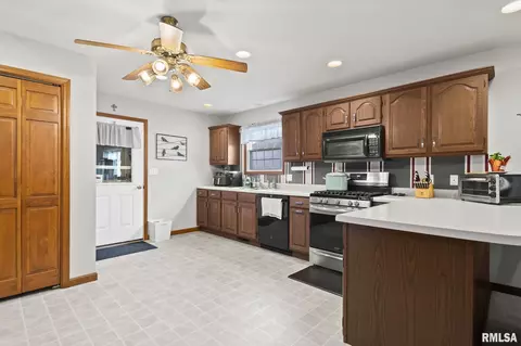 3216 Red Oak Ln, Springfield, IL 62712 photo 12