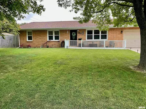 180 Regent St, Lincoln, IL 62656