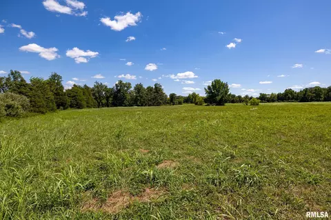 001 Hawkins Rd, Vienna, IL 62995