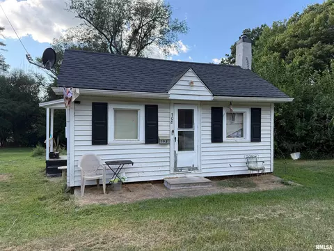 108 Fairview Ter, Jacksonville, IL 62650