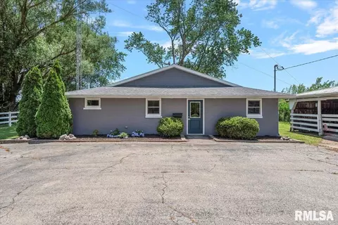 900 E Union St, Nokomis, IL 62075