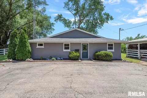 900 E Union St, Nokomis, IL 62075