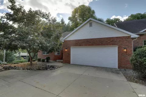 127 Knollwood Dr, Quincy, IL 62301