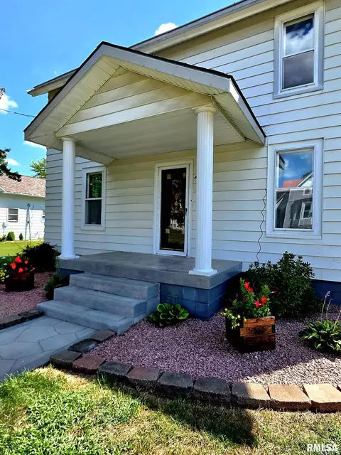 209 Smith St, Ursa, IL 62376 photo 2