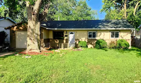 34 Buckingham Dr, Chatham, IL 62629