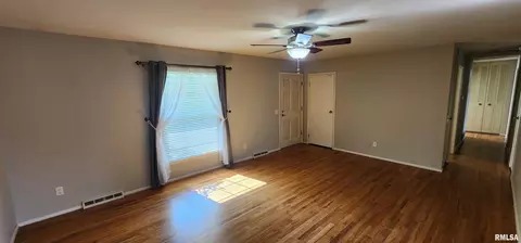 108 Cartwright Dr, Springfield, IL 62704 photo 9