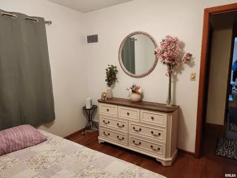 Bedroom - 2625 S Welch Ave, Springfield, IL 62704 photo 2 of 4